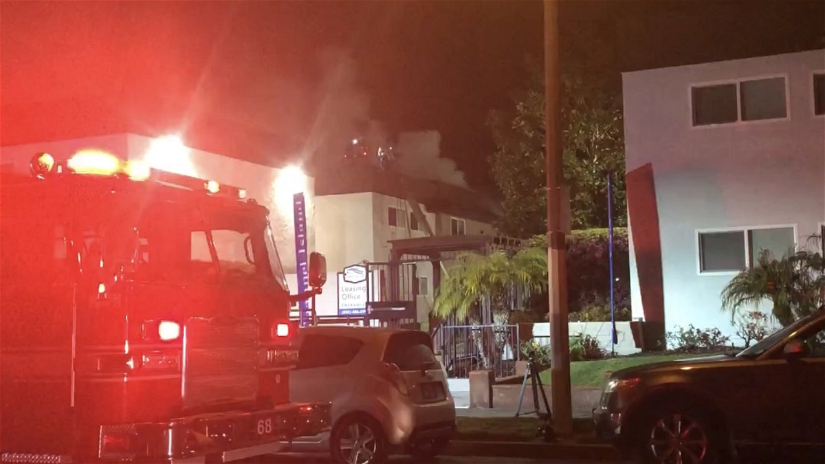 Ten people displaced after early morning apartment fire in Oxnard ...