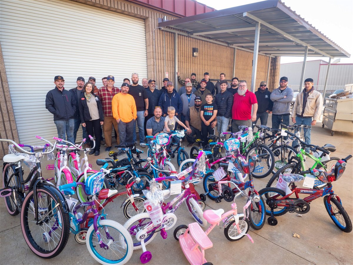 Members of UA Local 114 stand with bikes built with Chumash foundatin.
