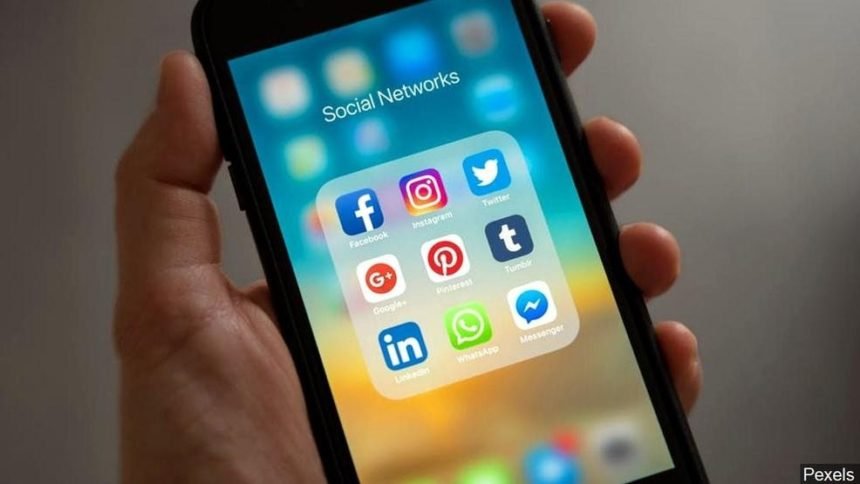 social media scams phone