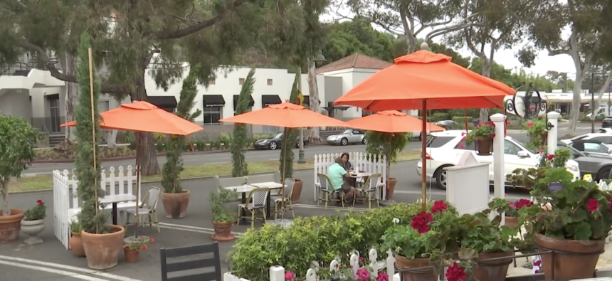 Parklet dining