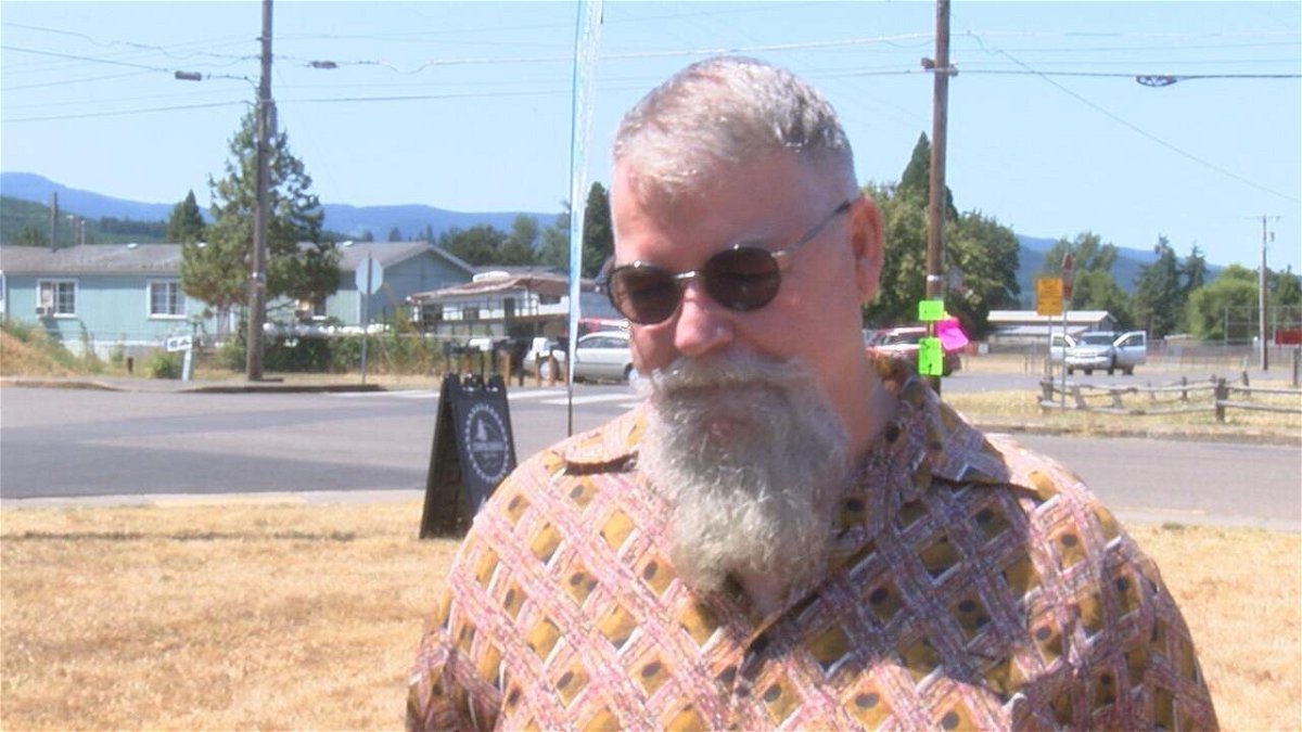 <i>KEZI</i><br/>Retired navy service member Dan Stiff says he flew all the way to Oregon from Indonesia just to get his COVID-19 vaccine.