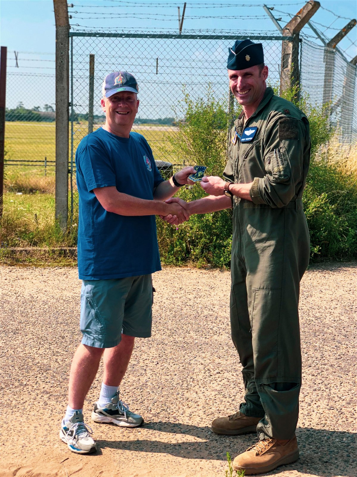 <i>Capt. Marie Ortiz</i><br/>Photographer Ian Simpson meets fighter pilot Maj. Grant Thompson on July 20 after Simpson made a potentially lifesaving intervention when he spotted something wrong with Thompson's F-15E Strike Eagle fighter jet.