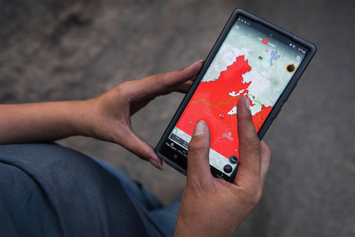 <i>Maranie Staab/Bloomberg/Getty Images</i><br/>A resident uses a smartphone mapping app to view the latest information about the Bootleg fire in the mountains north of Bly