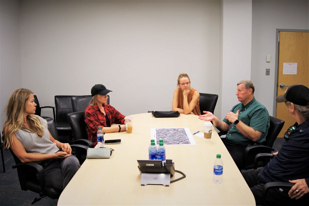 <i>Gwinnett County Police via Gwinnett Daily Post</i><br/>Relatives of Marlene Standridge meets with a Gwinnett police detective to discuss the fact that a genealogy DNA test identified remains found in southern Gwinnett in 1982 as belonging to Standridge