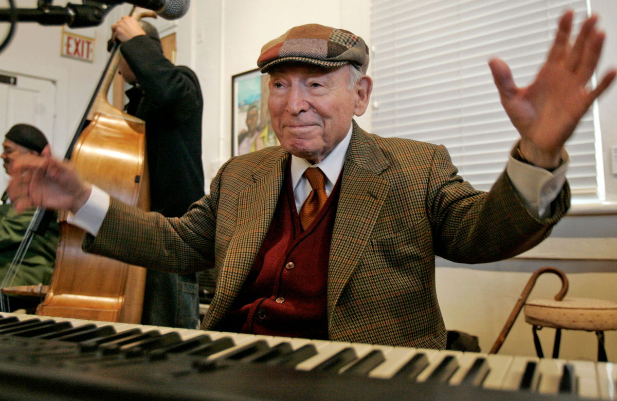 <i>AP</i><br/>George Wein