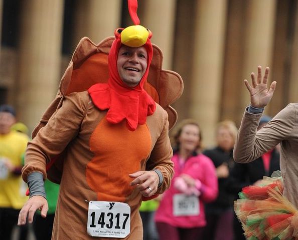 Anual Turkey Trot regresa para ayudar a los hambrientos y sin hogar en Atacadero