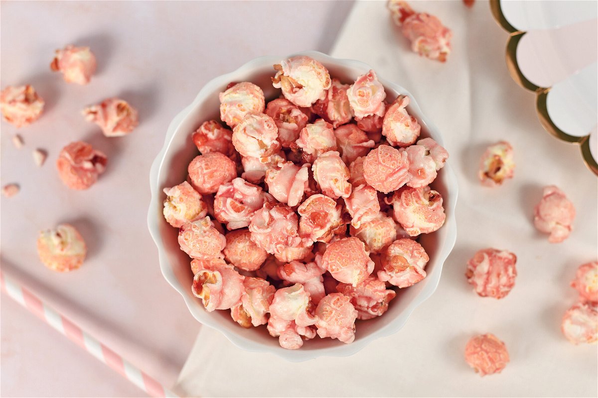 <i>Adobe Stock</i><br/>Pulverized freeze-dried strawberries give popcorn a pretty pink hue.