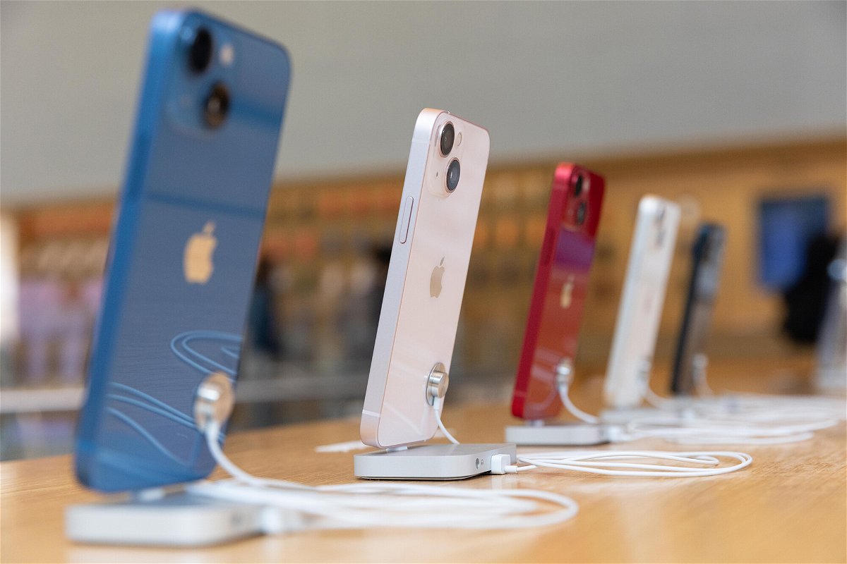 <i>Stanislav Kogiku/SOPA Images/LightRocket/Getty Images</i><br/>Apple posted record revenue during the all-important holiday quarter even as it continued to grapple with supply chain shortages.