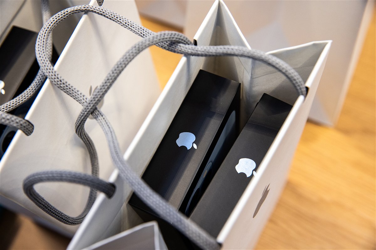 <i>Jeenah Moon/Bloomberg/Getty Images</i><br/>Apple iPhone 13 Pro smartphones inside a shopping bag at an Apple store in New York