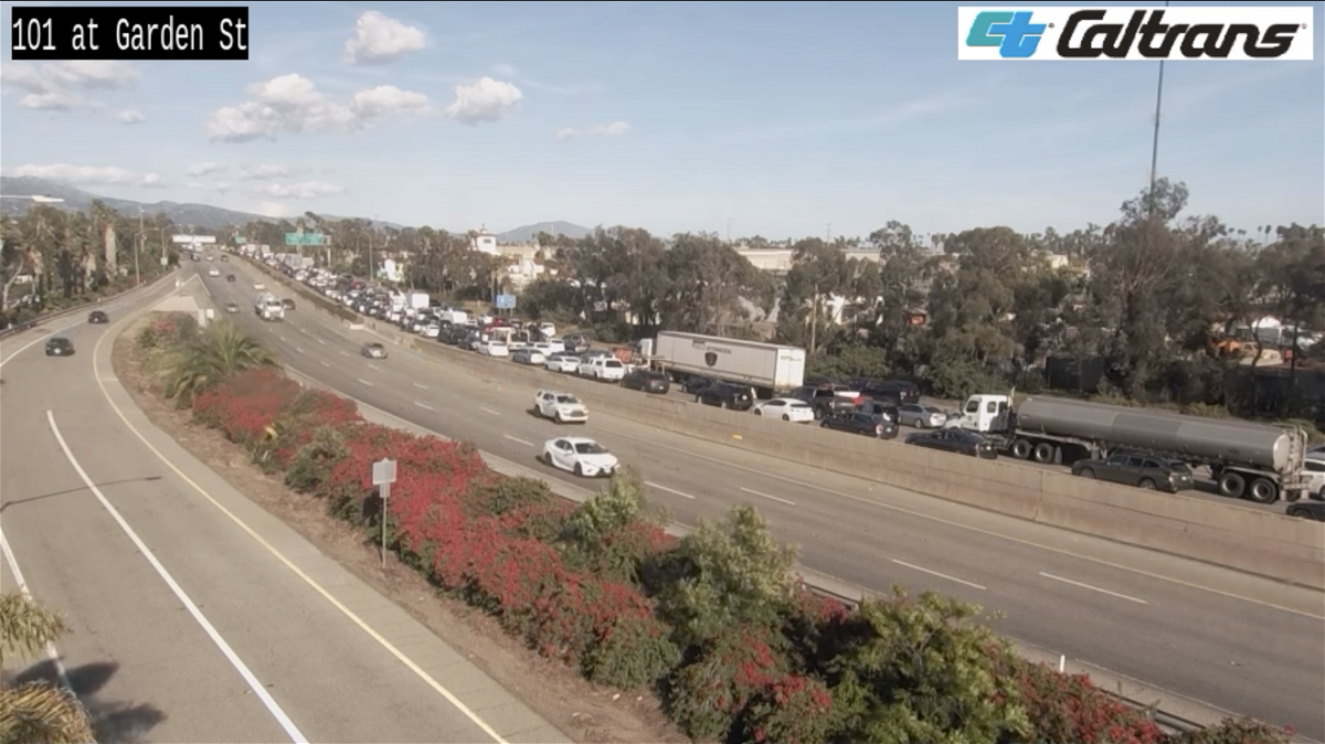 Southbound traffic on Highway 101 near Garden St. offramp, taken at 5:22 p.m. via Caltrans Live Traffic Cameras.
