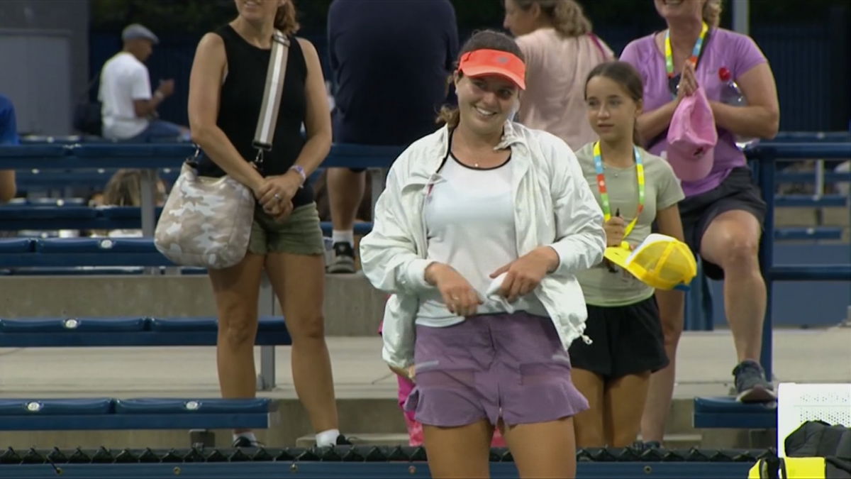 Santa Barbara's Kayla Day dominates her first round match at the US ...