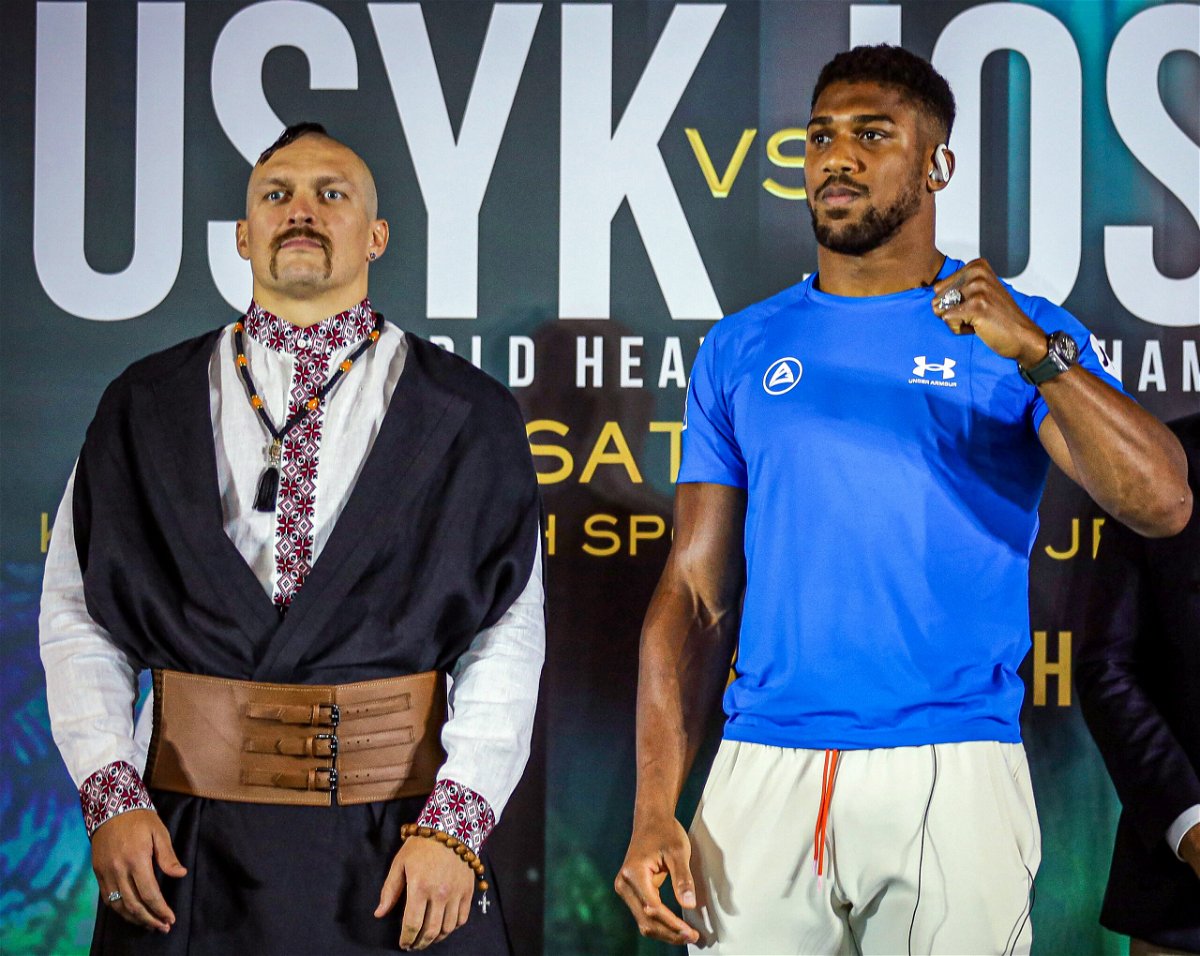 <i>Ayman Yaqoob/Anadolu Agency/Getty Images</i><br/>Usyk and Joshua hold a press conference ahead of their fight.