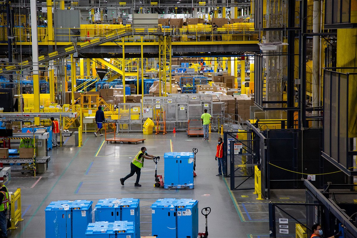 <i>Michael Nagle/Bloomberg/Getty Images</i><br/>Amazon on September 28 said it is raising the average starting pay for its warehouse workers and delivery drivers to more than $19 an hour