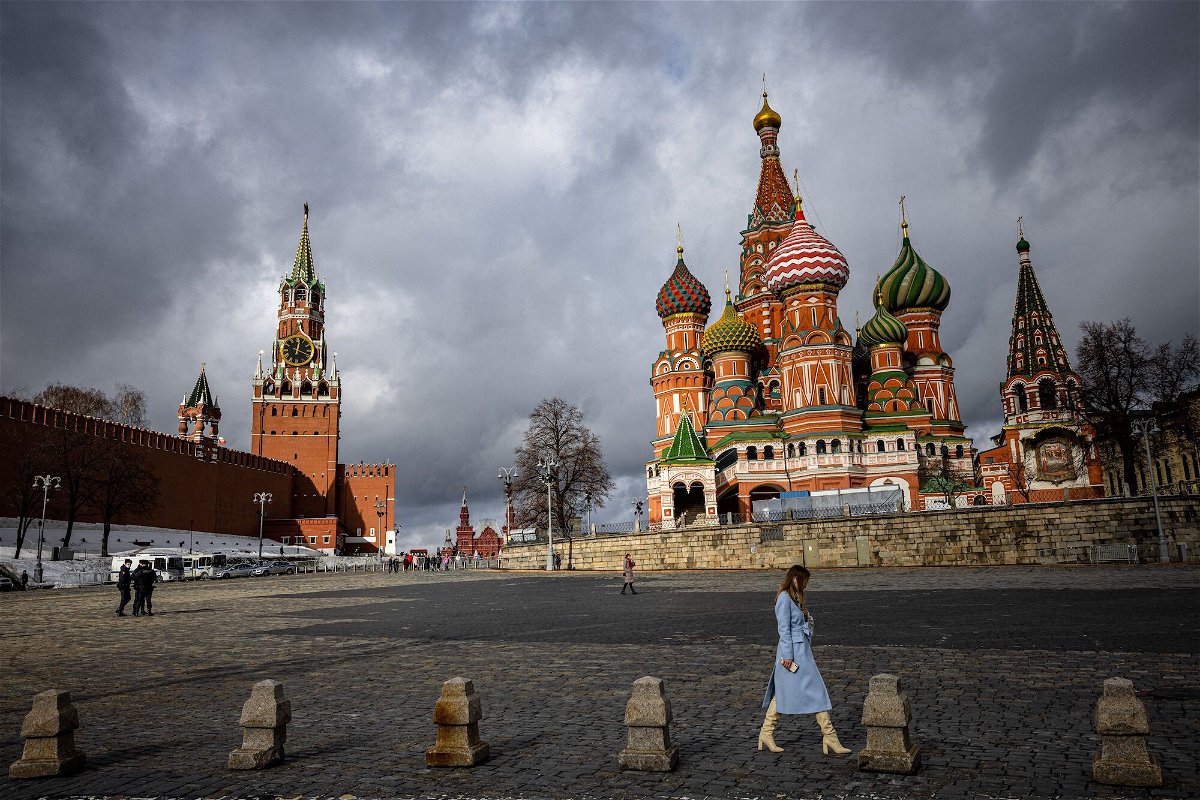 <i>Dimitar Dilkoff/AFP/Getty Images</i><br/>Senior US officials tell CNN they are disappointed US-led sanctions haven't had a bigger impact so far on the Russian economy. A woman is pictured here walking outside the Kremlin