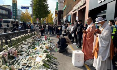 Mourners pay tribute for victims of the deadly Halloween crowd surge in Seoul on October 31.