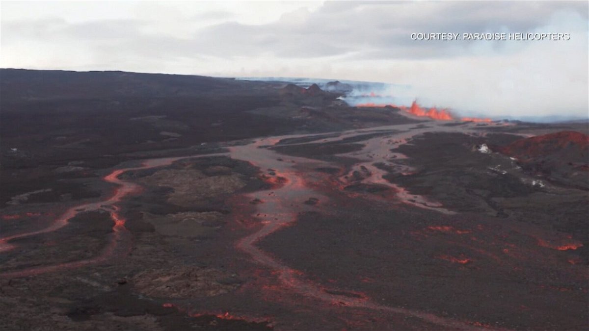 <i>Paradise Helicopters</i><br/>CNN has obtained new helicopter video showing the Mauna Loa eruption on Monday in Hawaii.