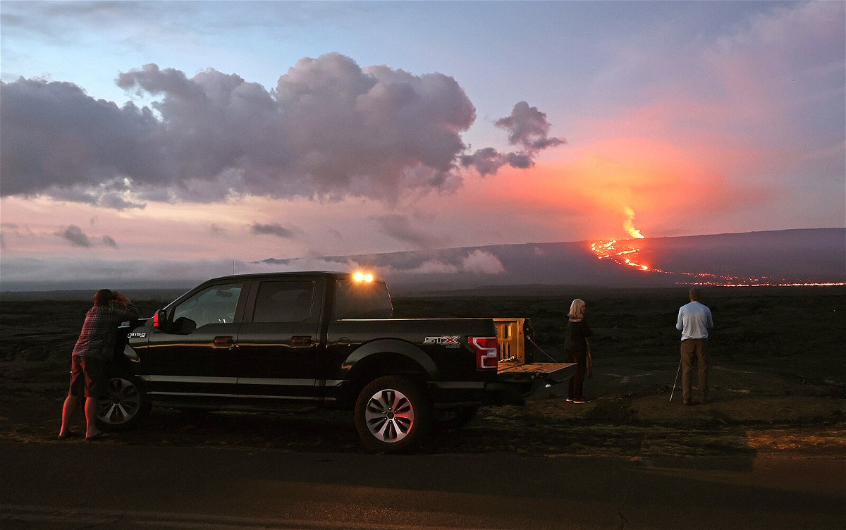 <i>Justin Sullivan/Getty Images</i><br/>People stand on the side of the road to photograph the eruption of the Mauna Loa volcano on December 04