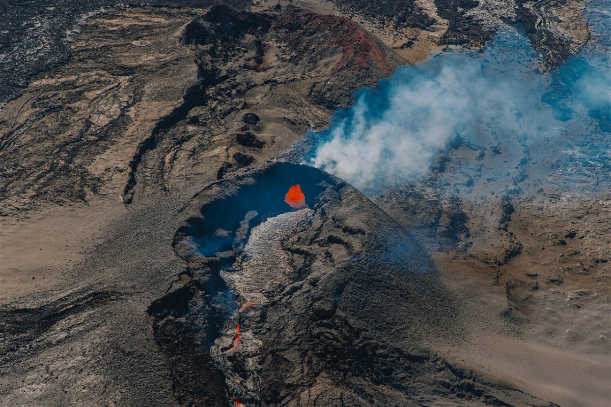 <i>Andrew Richard Hara/Getty Images</i><br/>An aerial view of the Mauna Loa volcano erupting Friday in Hilo