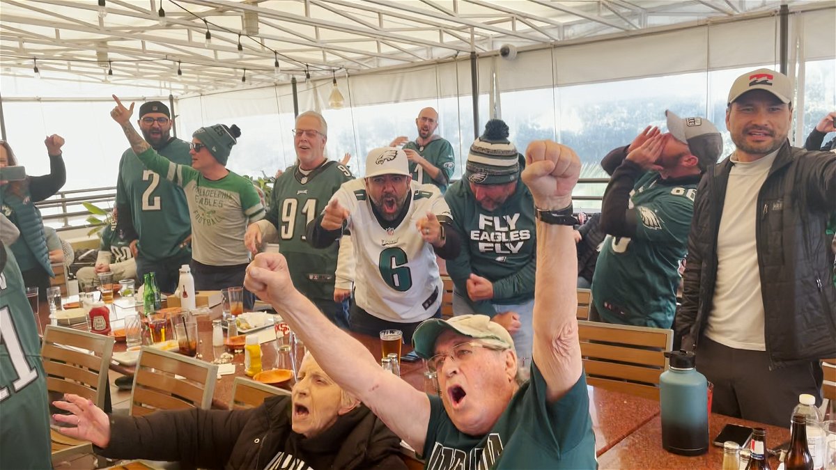 Eagles fans in Santa Barbara celebrate trip to Super Bowl