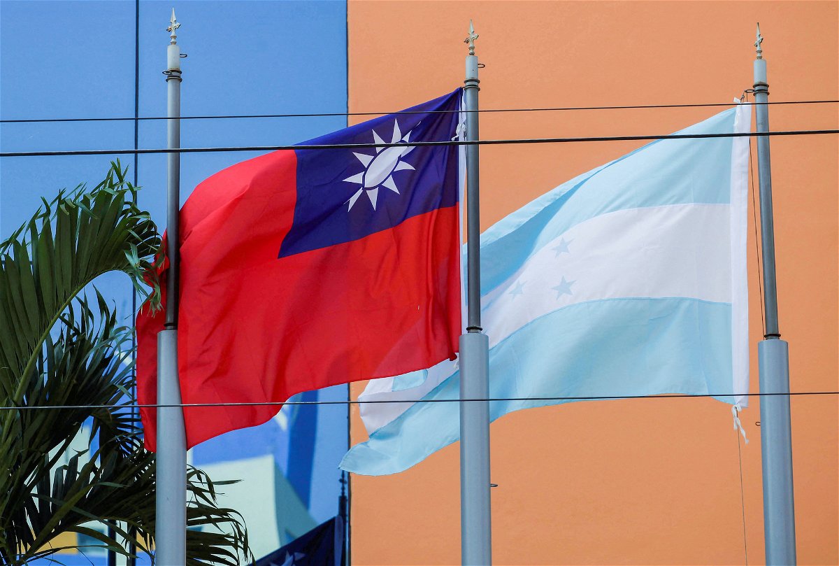<i>Fredy Rodriguez/Reuters/FILE</i><br/>Taiwan recalls its ambassador to Honduras as ties between the two countries worsen. The flags of Taiwan and Honduras are seen outside the Taiwan Embassy in Tegucigalpa