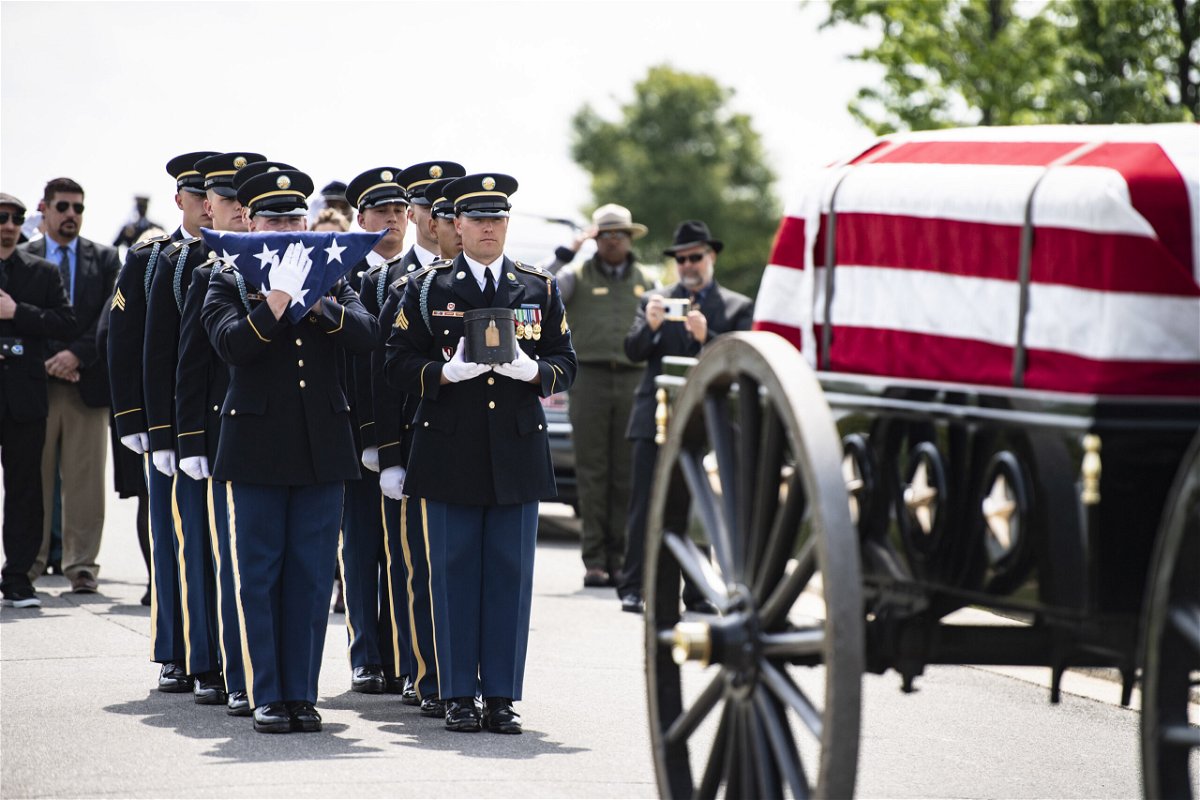 <i>Elizabeth Fraser/U.S. Army</i><br/>An urn containing the remains of Maj. Isaac C. Hart await burial during the service Thursday.