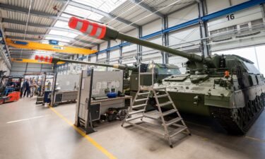 Two self-propelled howitzers 2000 (PzH 2000) stand in a Rheinmetall production hall.