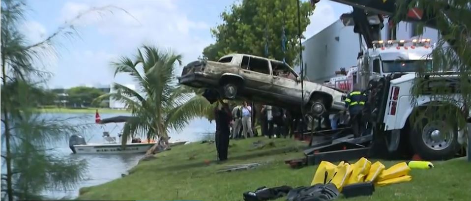 <i></i><br/>Miami-Dade police and Miami police divers are searching the murky waters of a lake in Doral were investigators believe as many as 30 cars are sunk on the bottom.