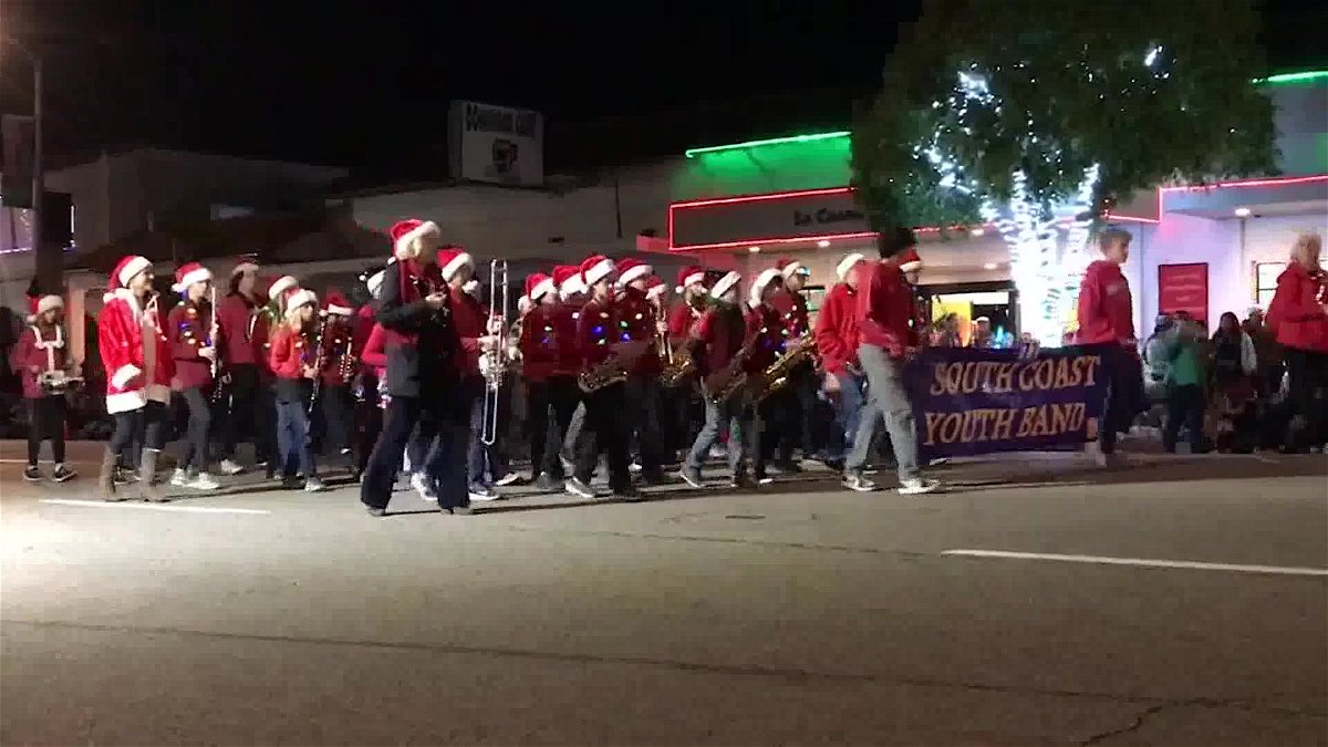 Goleta holiday parade draws thousands to Old Town as many more