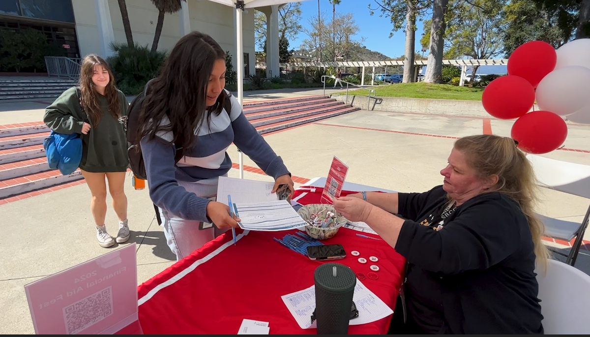 Santa Barbara City College helps students apply for financial aid at Financial Aid Fest