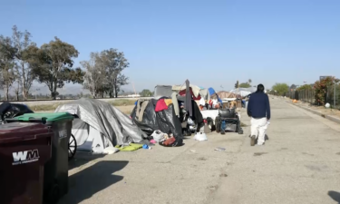 La organización Street Life Project recibió un apoyo económico para su labor de ayudar a indigentes del Valle de Coachella