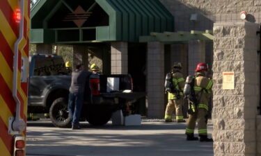 El empleado de un comercio en Palm Springs resultó con quemaduras durante una explosión