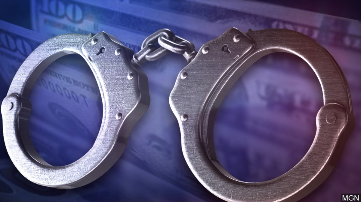 La policía de Rancho Mirage arresto a tres individuos, pero uno ya esposado se les escapó