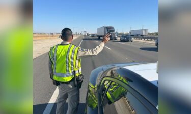 El derrame de un líquido vizcoso provocó el cierra de un tramo de la I-10 en Palm Desert