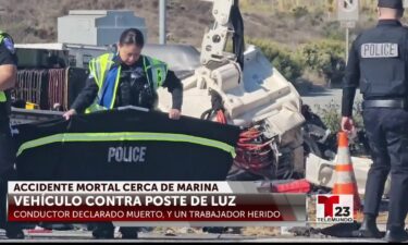 Una persona muere tras chocar contra un poste y derribar a un trabajador de servicio eléctrico