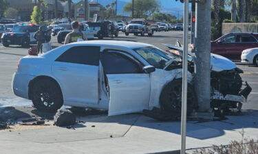 Una persecución policíaca terminó en choque en Palm Desert