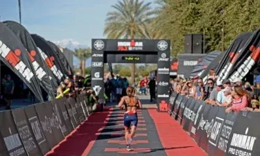 El triatlón Ironman atrajo a miles de atletas a La Quinta-Indian Wells