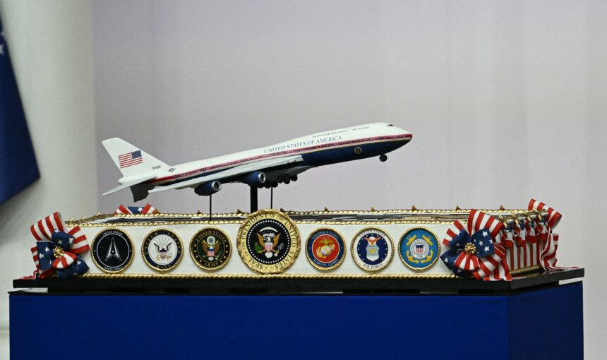 Elon Musk visits Boeing about delayed new Air Force One jets