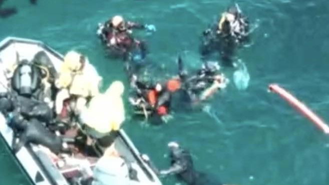 Equipos de rescate ayudan a dos buceadores en apuros frente a Whaler’s Cove